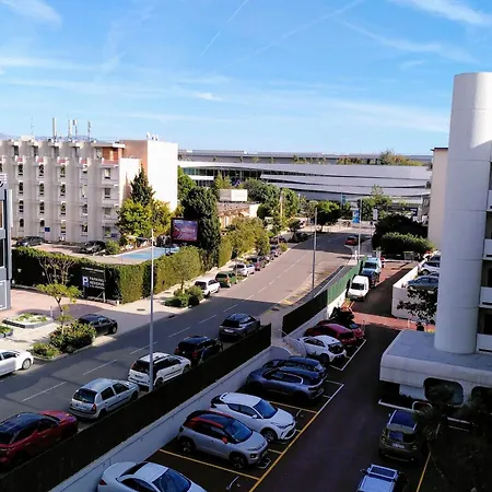Pretty T1 With Garden By The Sea Apartment