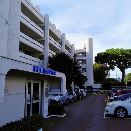 Pretty T1 With Garden By The Sea Saint-Laurent-du-Var