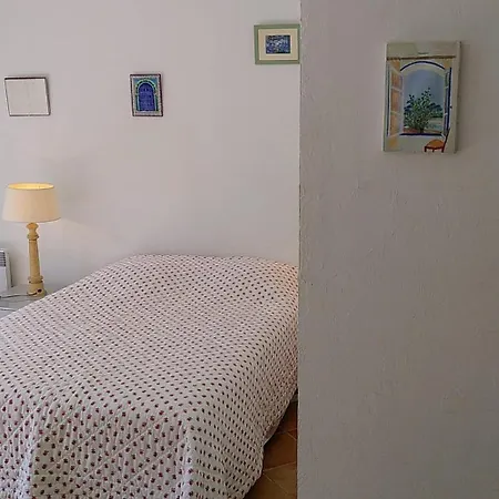 Apartment Pretty T1 With Garden By The Sea