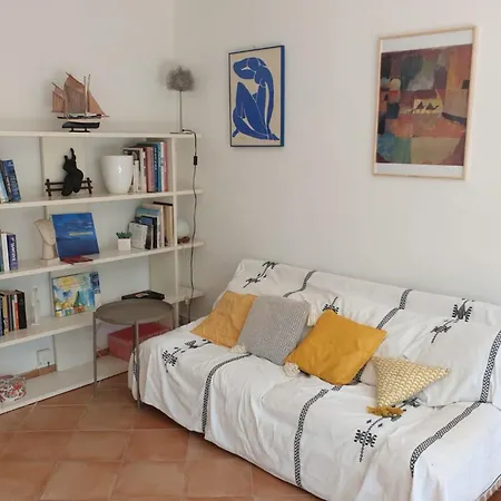 Pretty T1 With Garden By The Sea * Saint-Laurent-du-Var